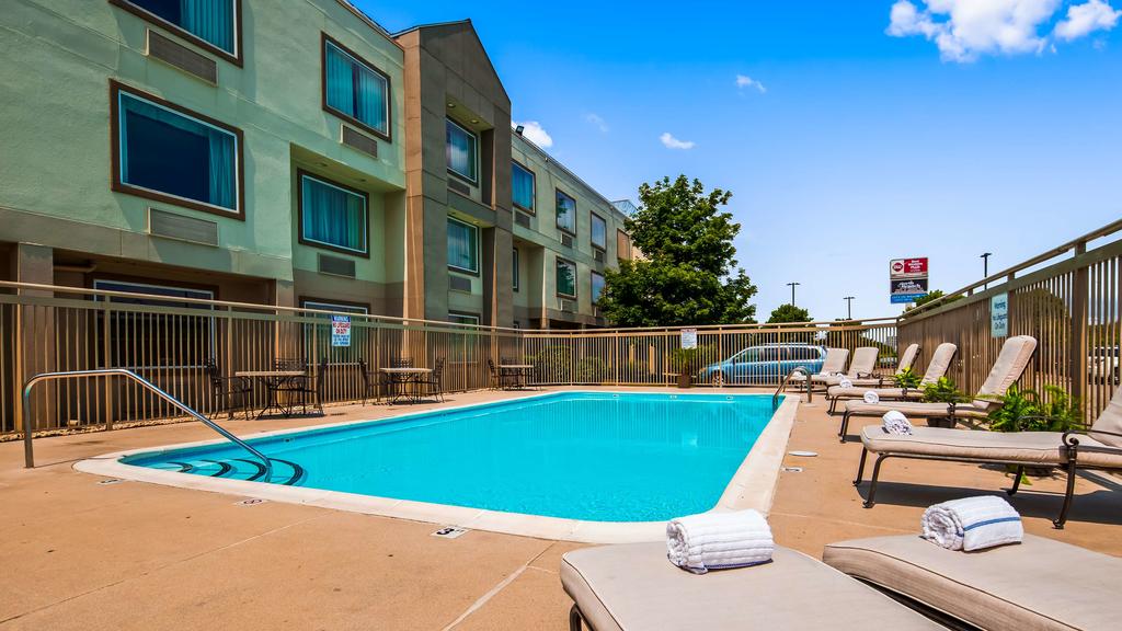 Best Western Plus Glenview-Chicagoland Inn & Suites