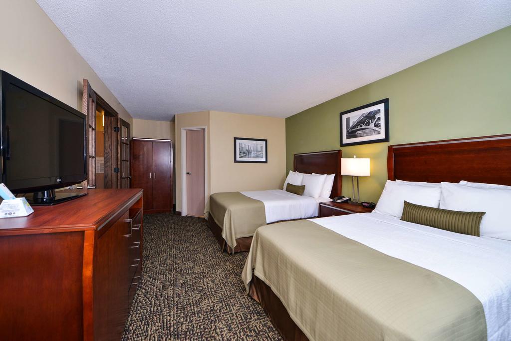Best Western Plus Glenview-Chicagoland Inn & Suites