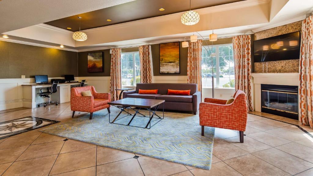 Best Western Plus Rama Inn and Suites