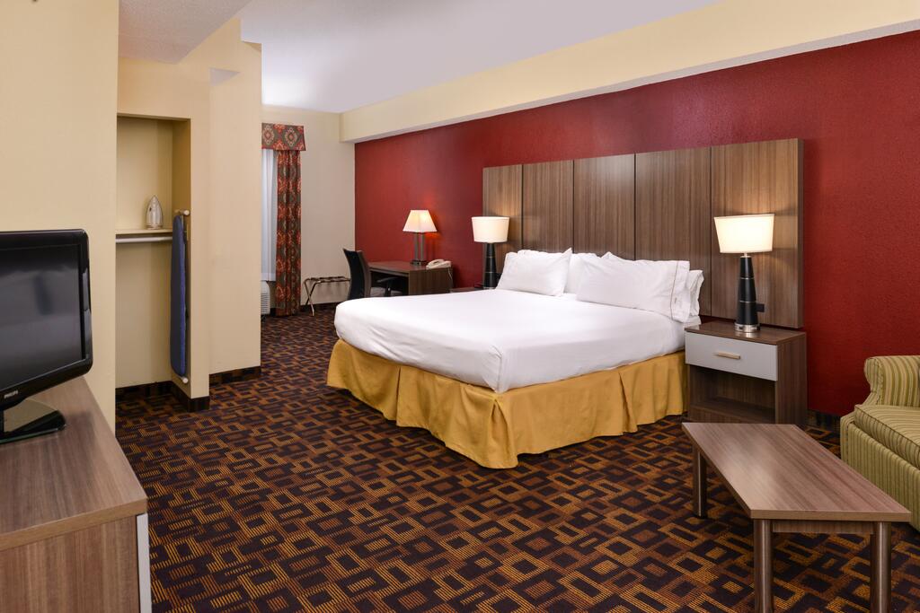 Wingate by Wyndham Ridgeland (Formerly Holiday Inn Express)