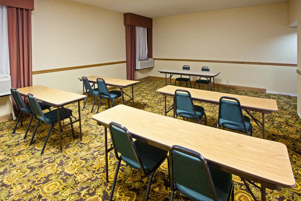 Country Inn & Suites by Radisson, Saginaw, MI