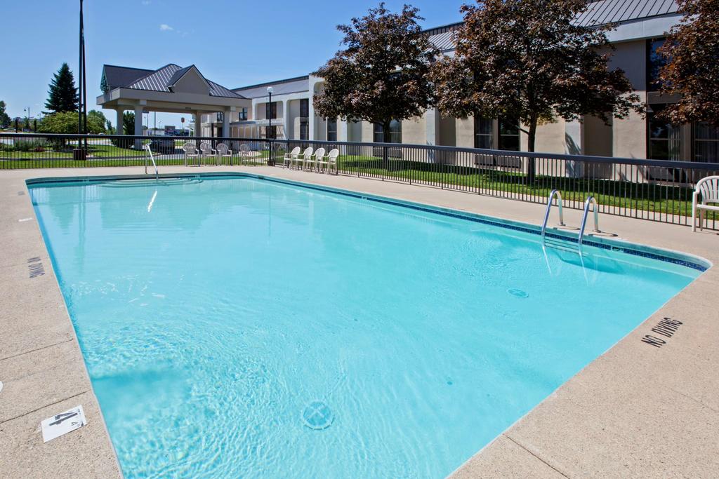 Country Inn & Suites by Radisson, Saginaw, MI