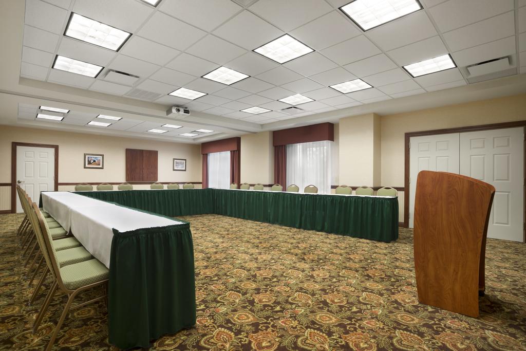 Country Inn & Suites by Radisson, State College (Penn State Area), PA
