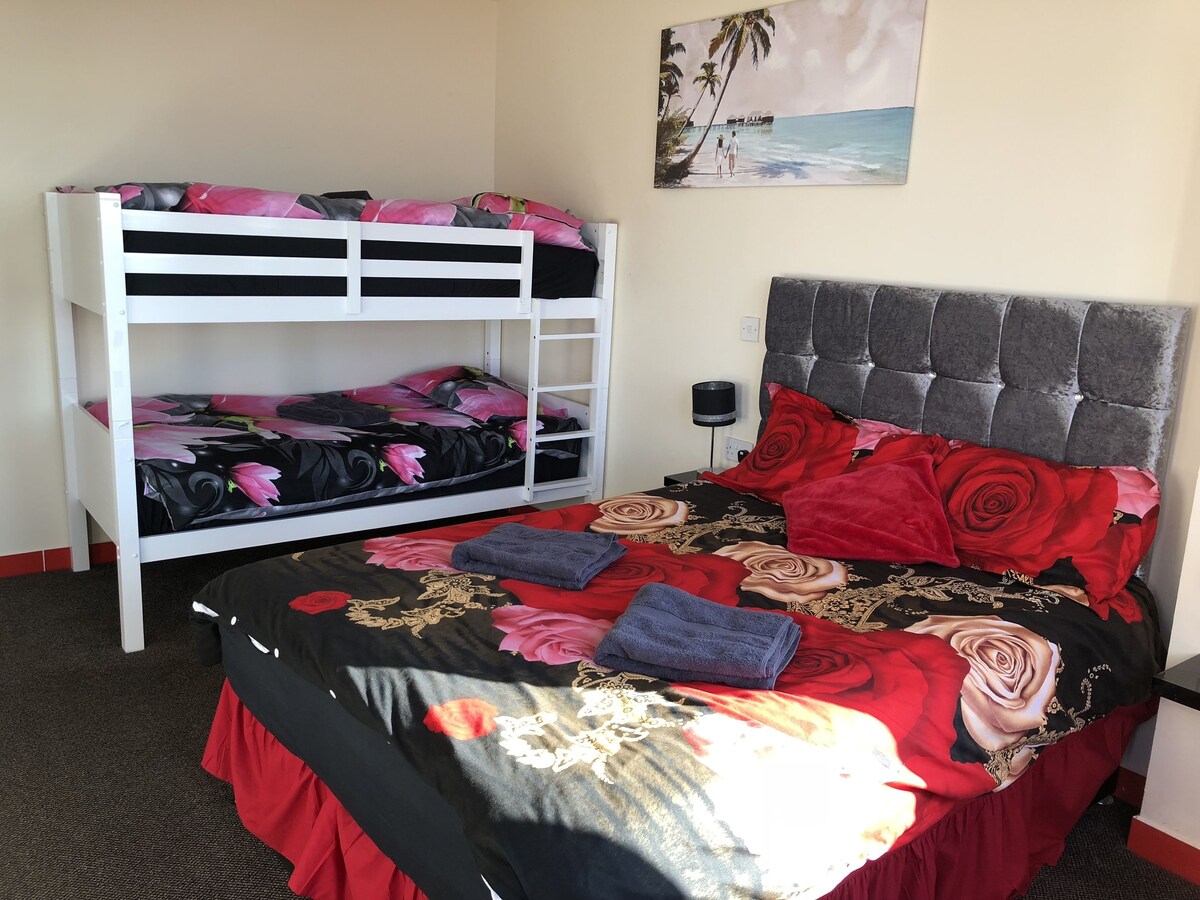 Red Roomz Hotel