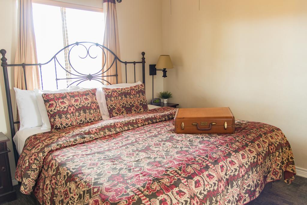Vineyard Court Designer Suites Hotel