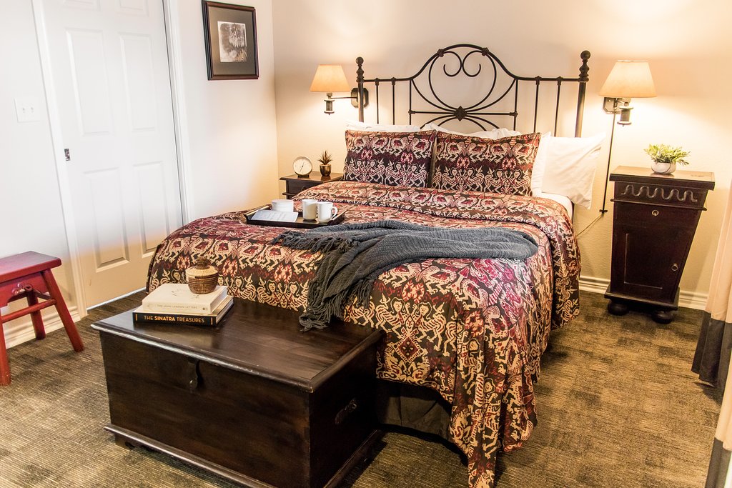 Vineyard Court Designer Suites Hotel