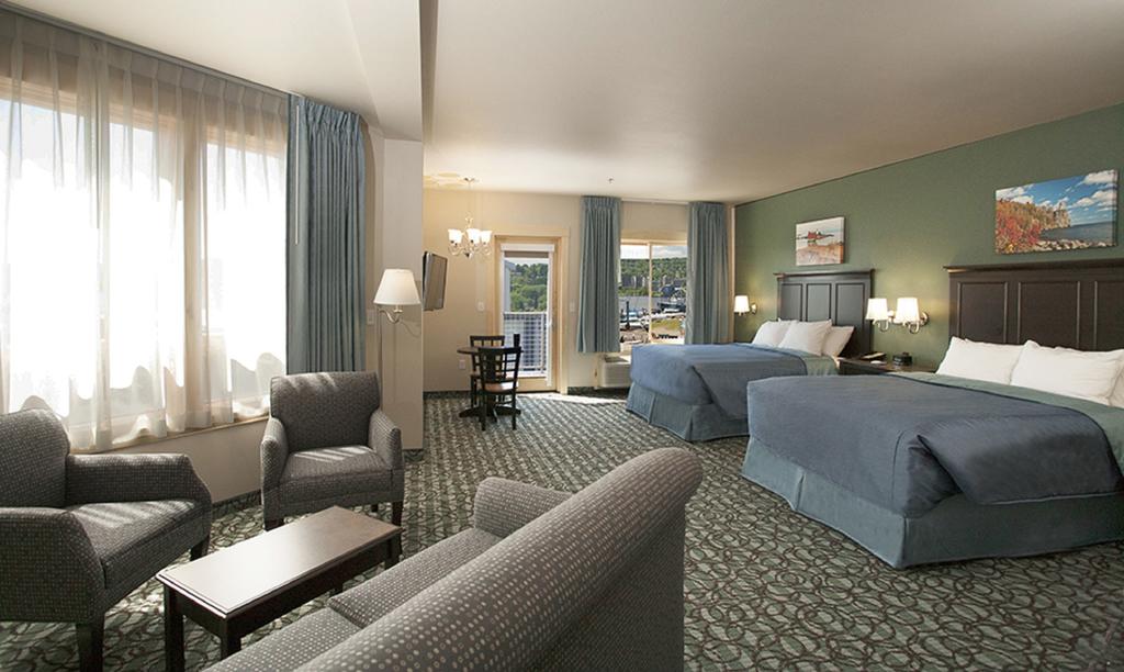 Park Point Marina Inn