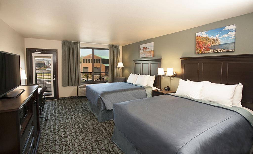 Park Point Marina Inn
