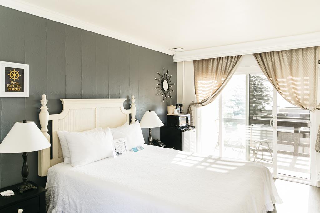 Seaside Laguna Inn & Suites Hotel