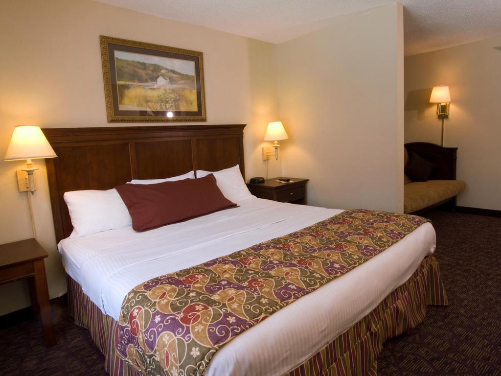 Lamplighter Inn & Suites - South