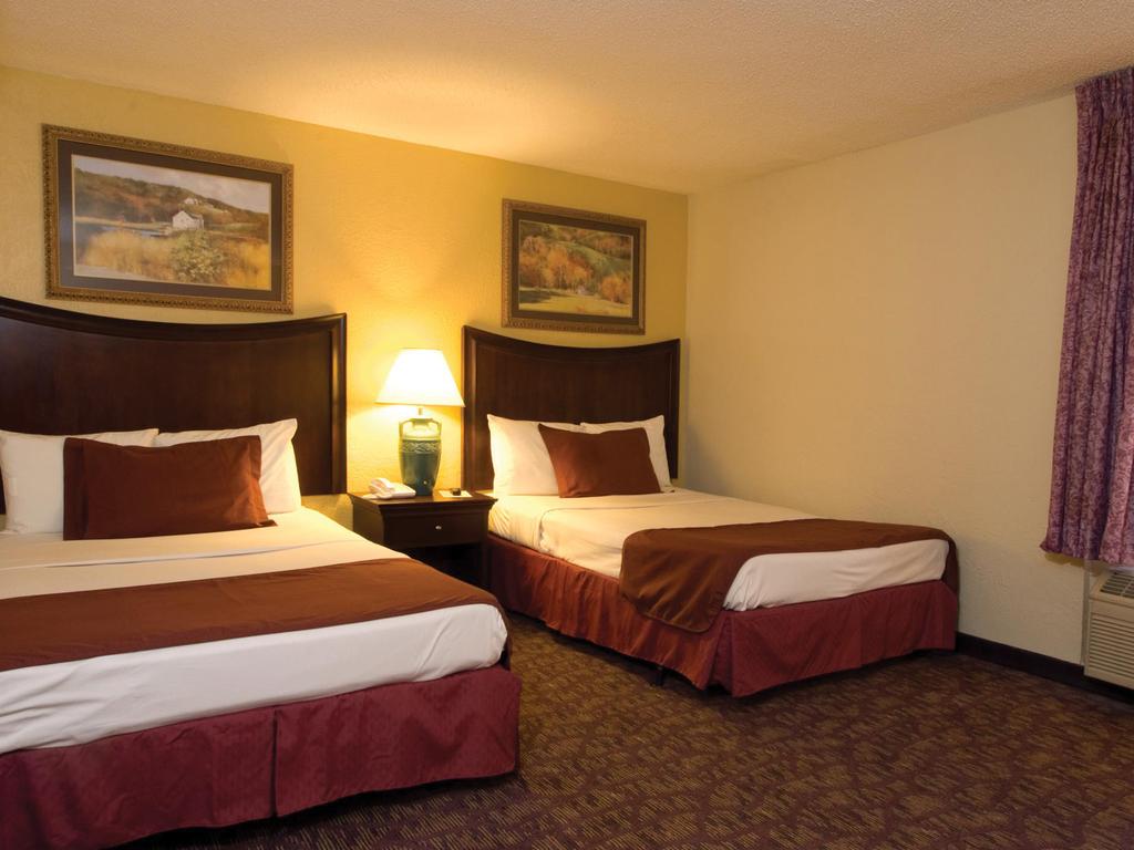 Lamplighter Inn & Suites - South