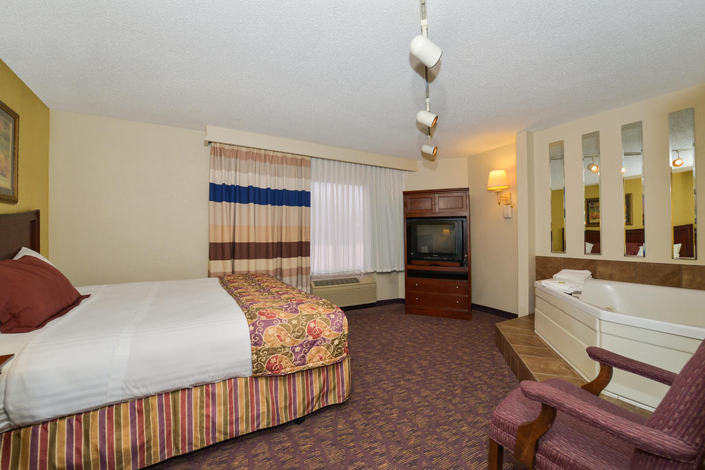 Lamplighter Inn & Suites - South