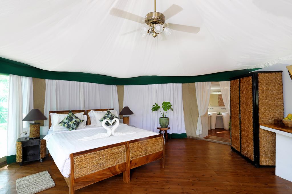 4 Rivers Floating Lodge