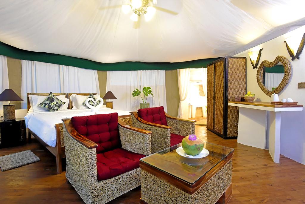 4 Rivers Floating Lodge