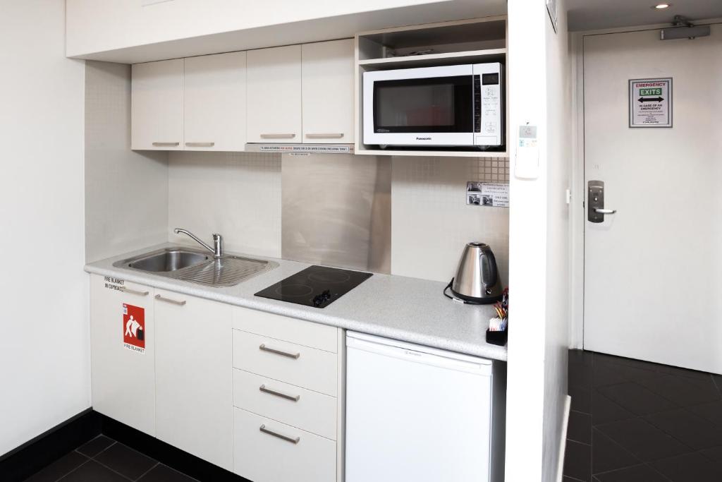 St. Ives Motel Apartments