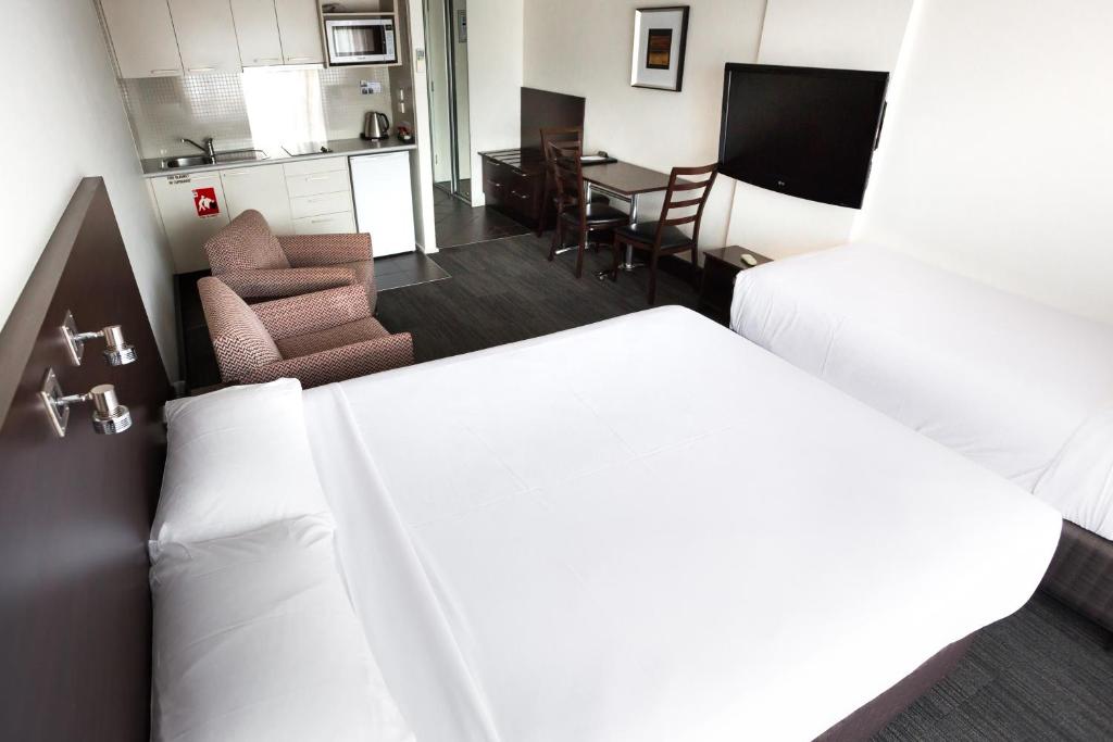 St. Ives Motel Apartments