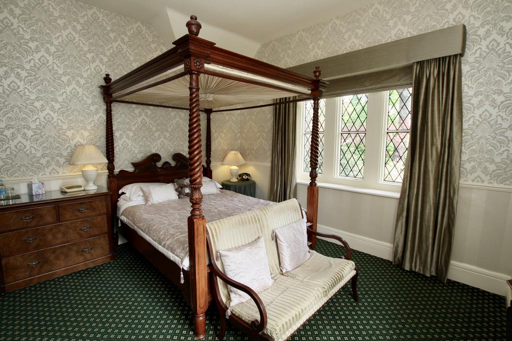 Rylstone Manor