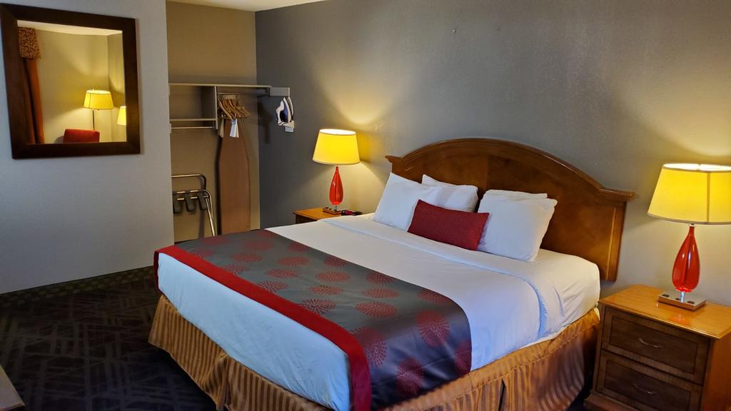 Ramada by Wyndham Barstow
