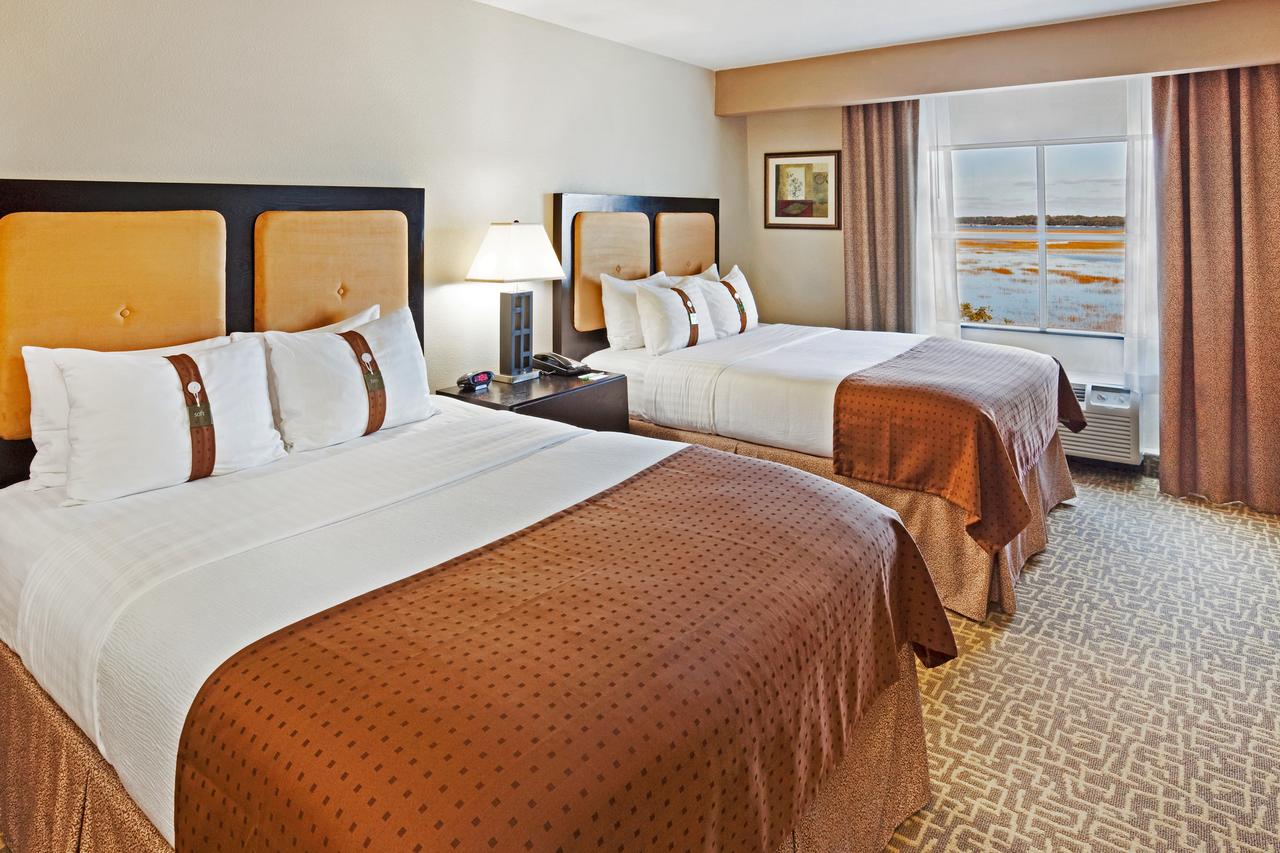 Holiday Inn Hotel & Suites Beaufort at Highway 21