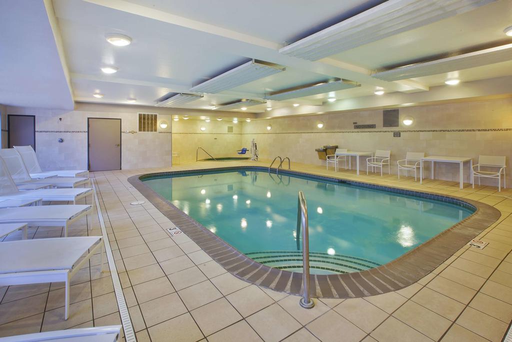 Country Inn & Suites by Radisson, Big Rapids, MI