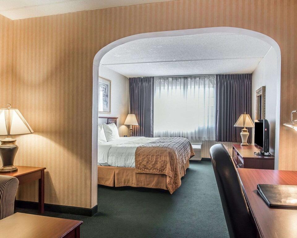 Clarion Hotel - Downtown - University Area