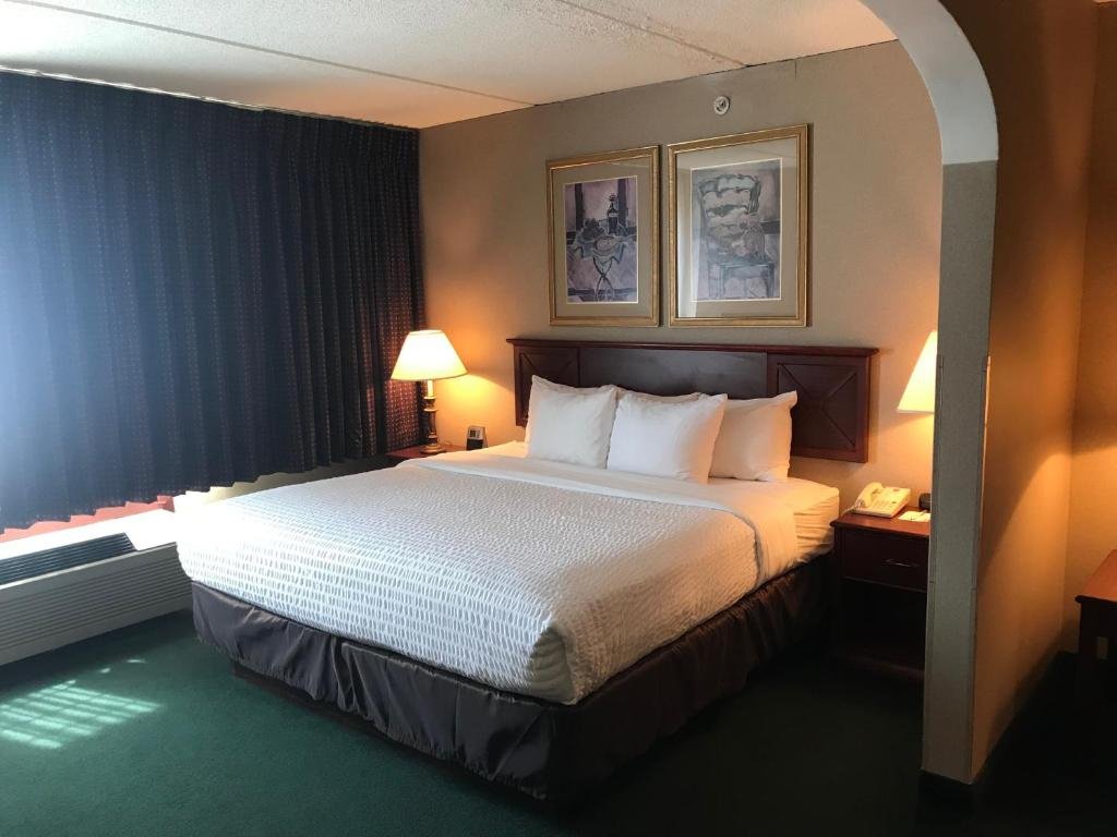 Clarion Hotel - Downtown - University Area