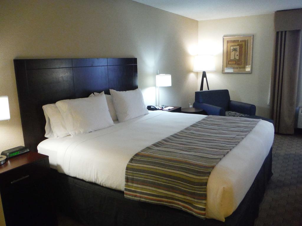Country Inn & Suites by Radisson, Fayetteville-Fort Bragg, NC