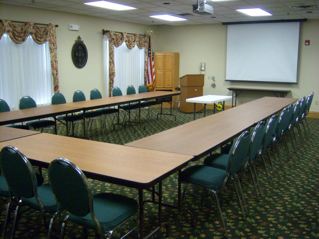 Country Inn & Suites by Radisson, Salina, KS