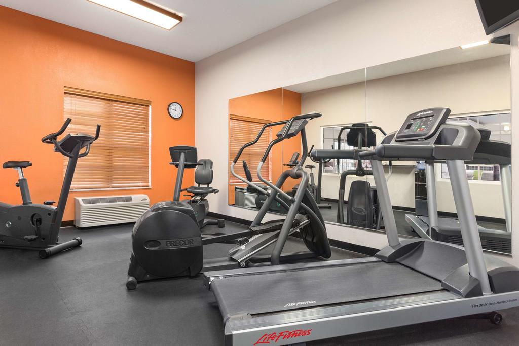 Country Inn & Suites by Radisson, Salina, KS