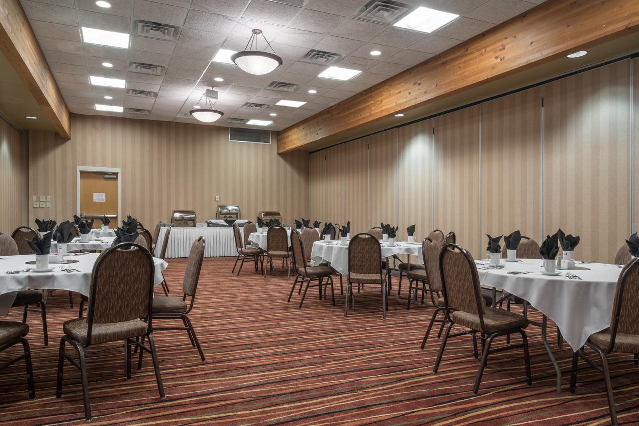 Holiday Inn Hotel & Suites - St. Cloud