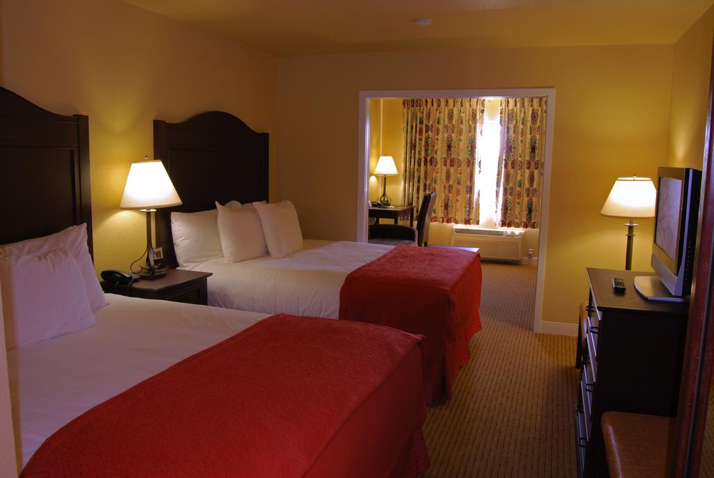 Oxford Suites Redding
