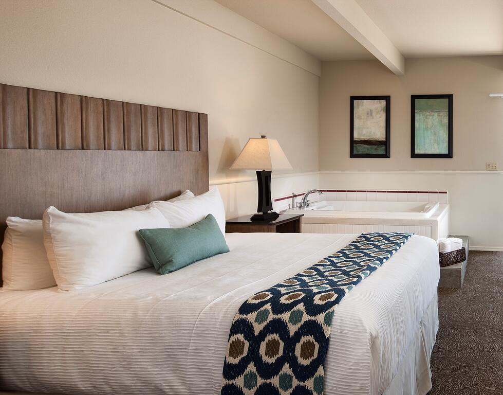 Cambria Landing Inn & Suites