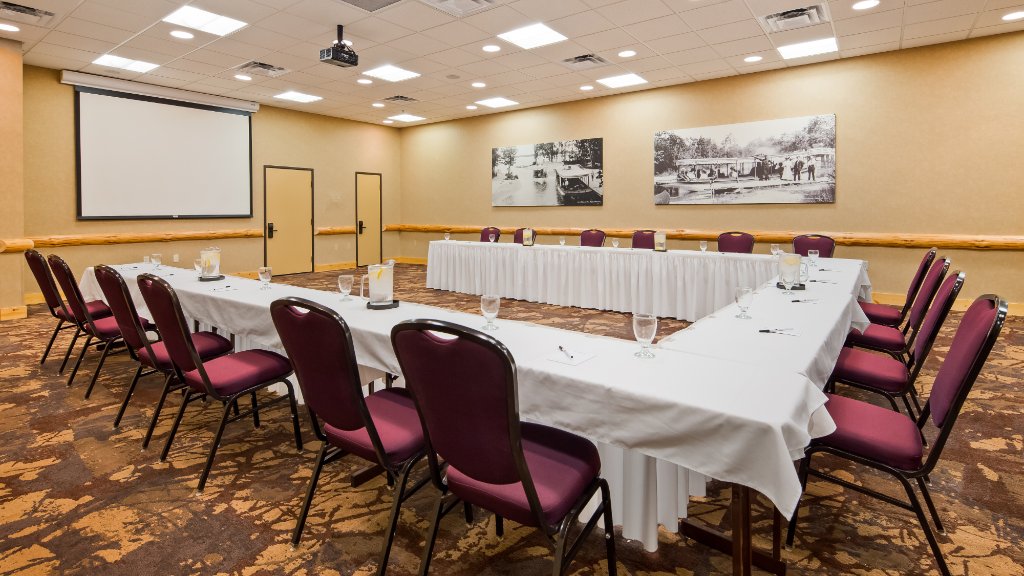 Best Western Premier The Lodge on Lake Detroit
