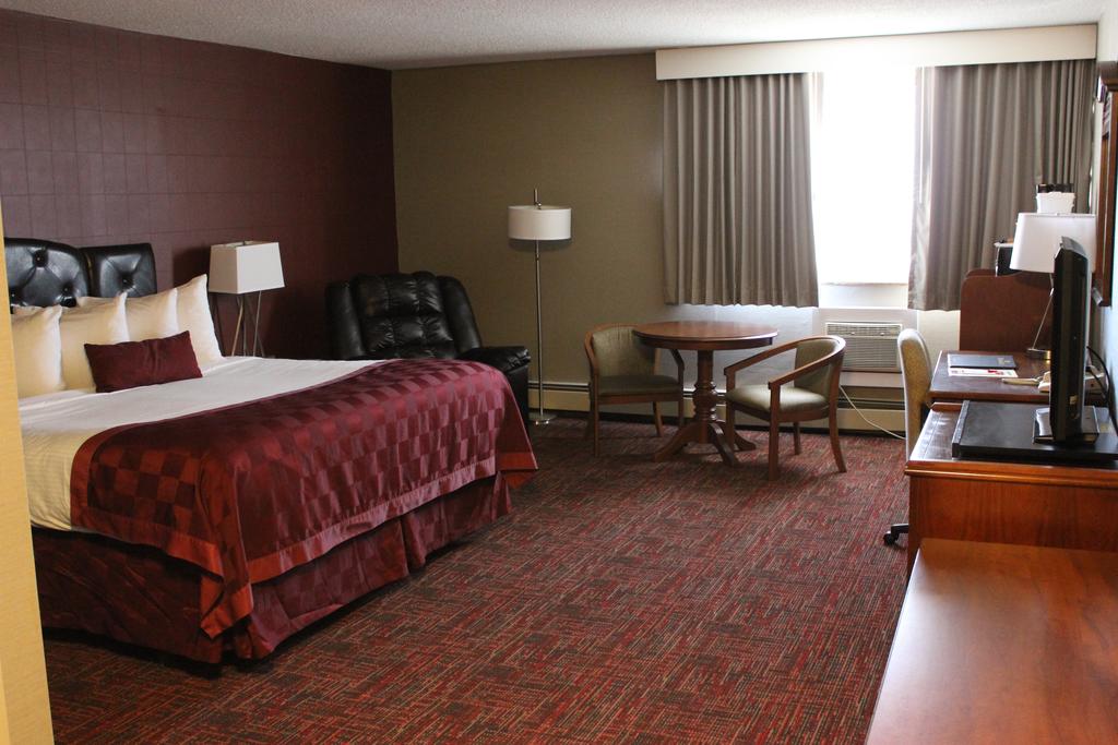 Ramada by Wyndham Grand Forks