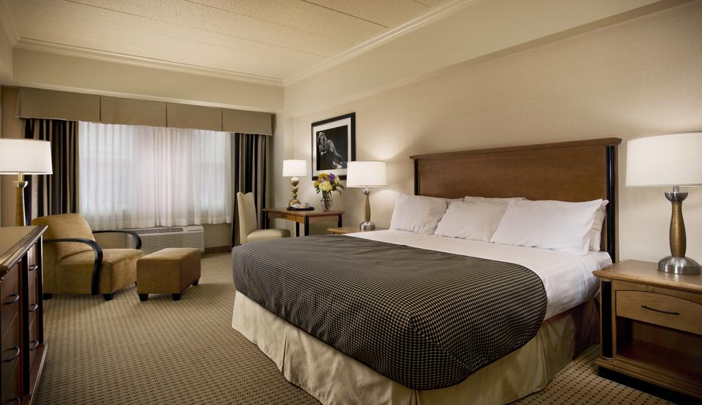 Hollywood Casino & Hotel