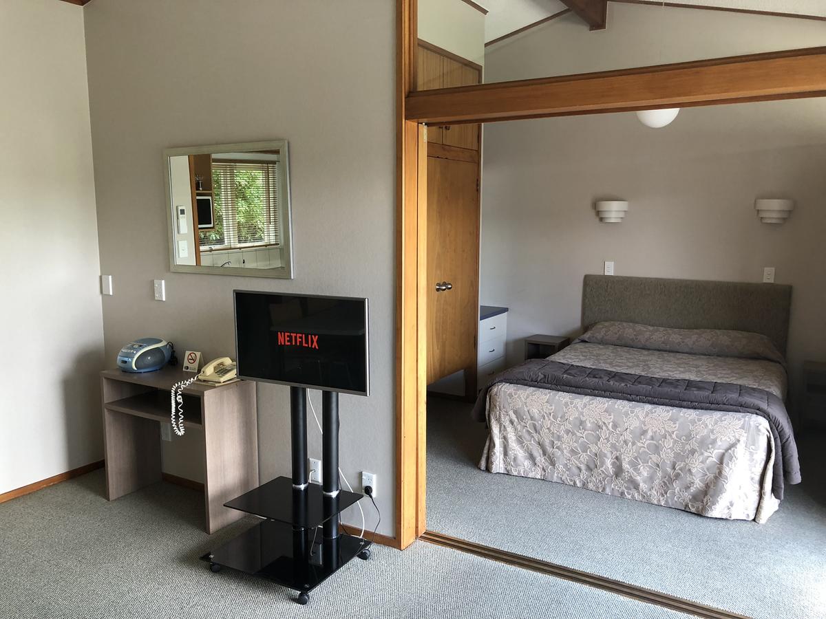Teal Motor Lodge