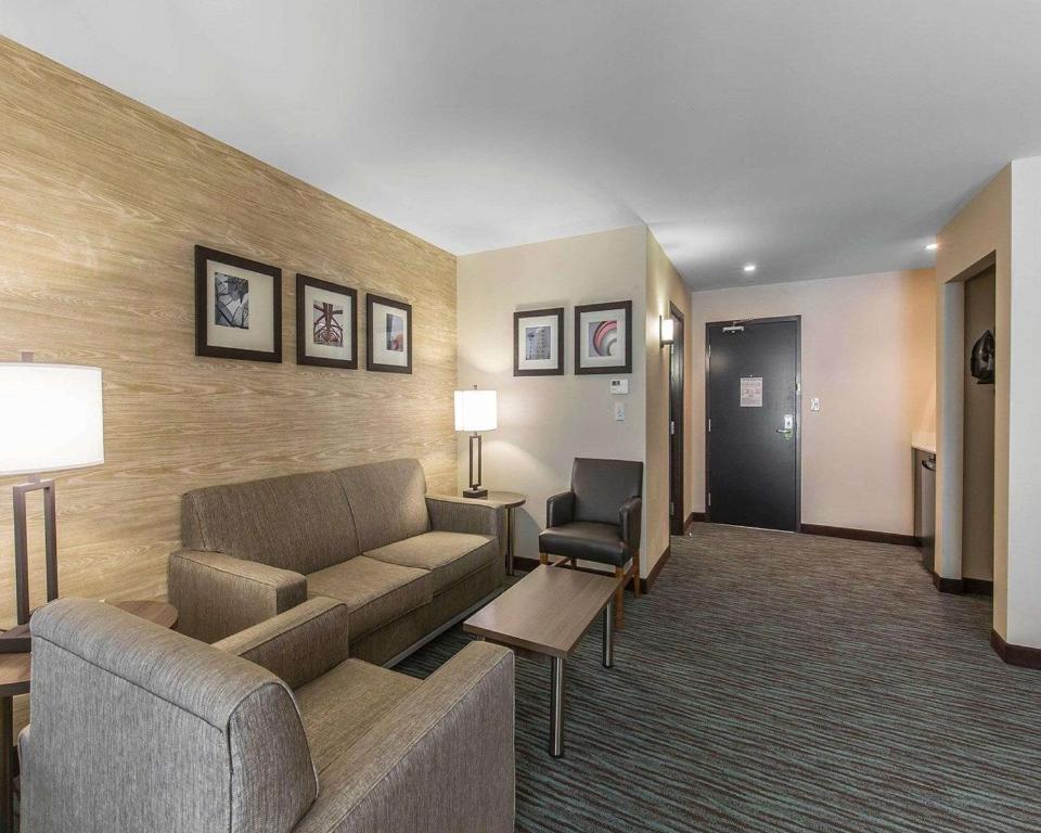 Comfort Inn And Suites Calgary Airport North