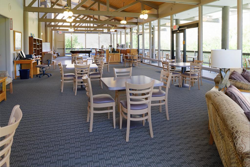 Riviera Oaks Resort & Racquet Club