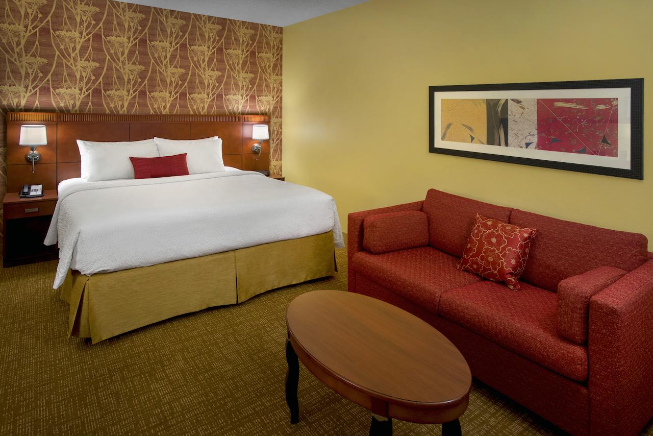 Courtyard Lincroft Red Bank