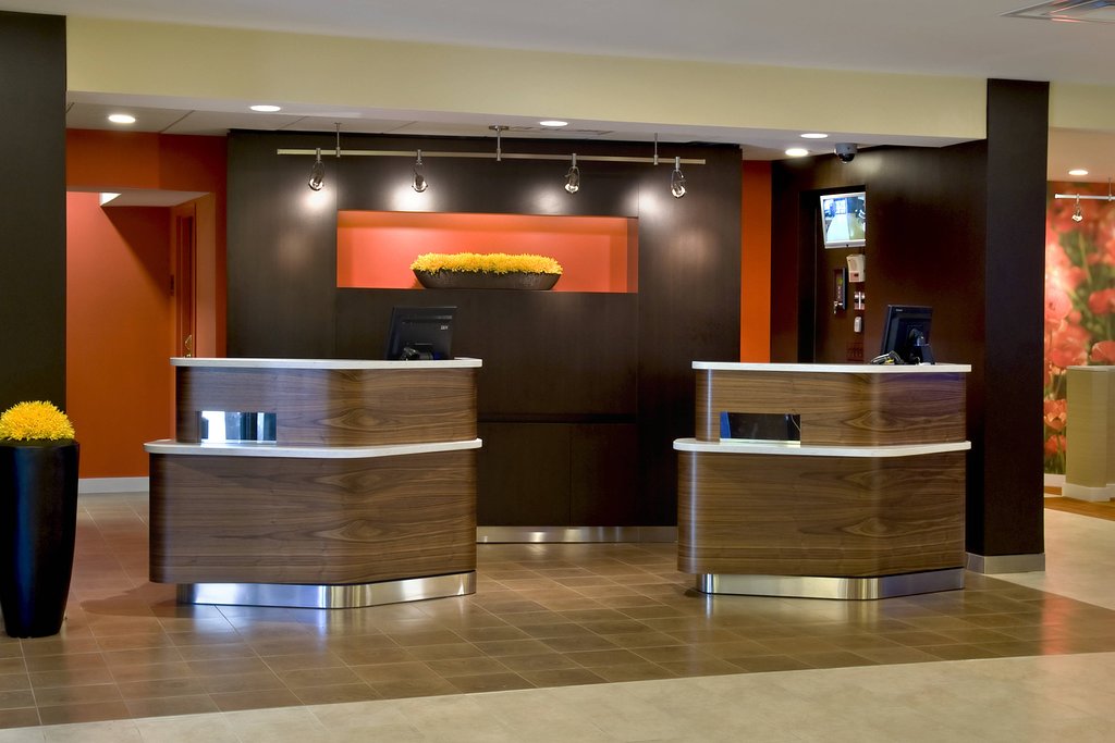 Courtyard Lincroft Red Bank