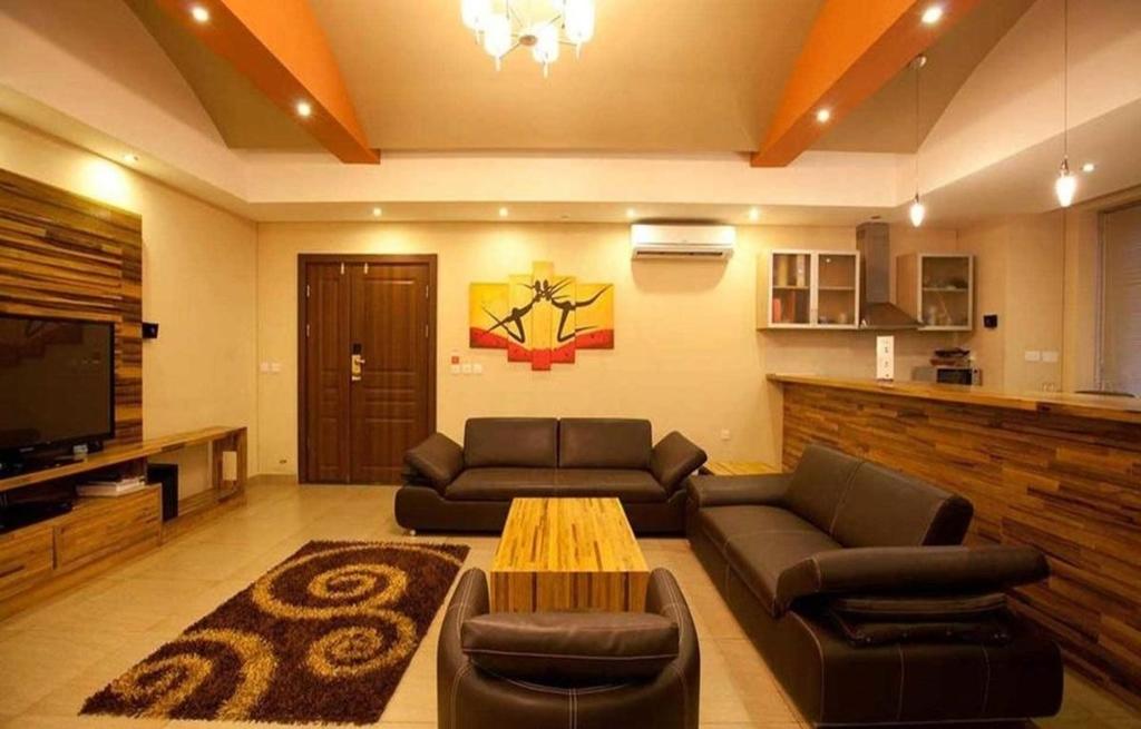 Roots Hotel & Apartment
