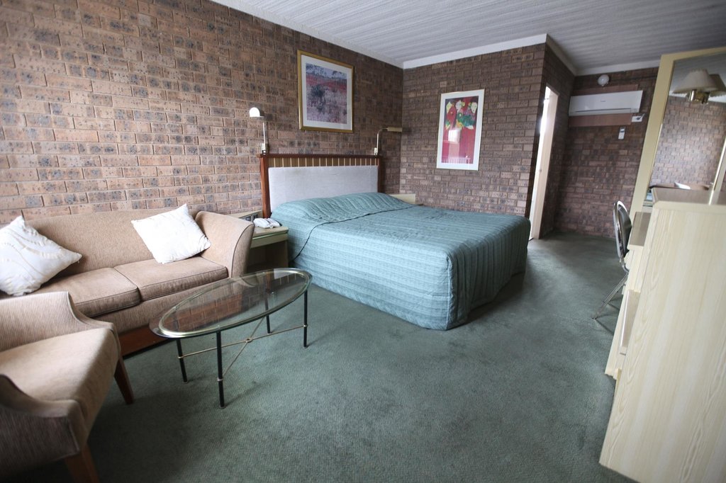 Countryman Motor Inn