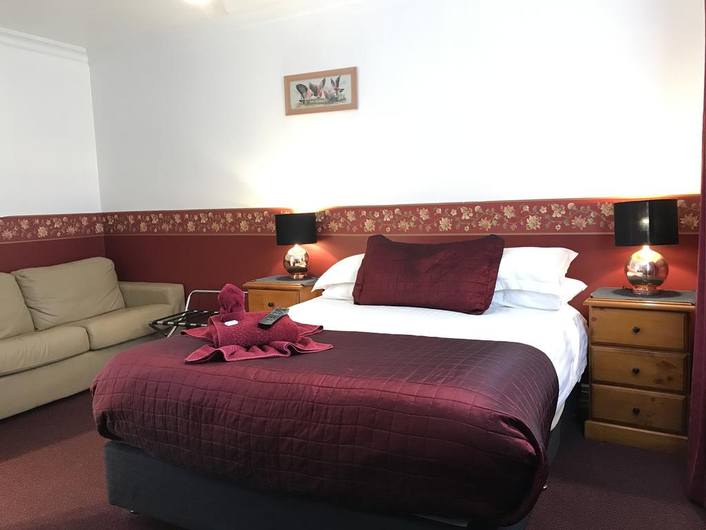 The Lodge Outback Motel