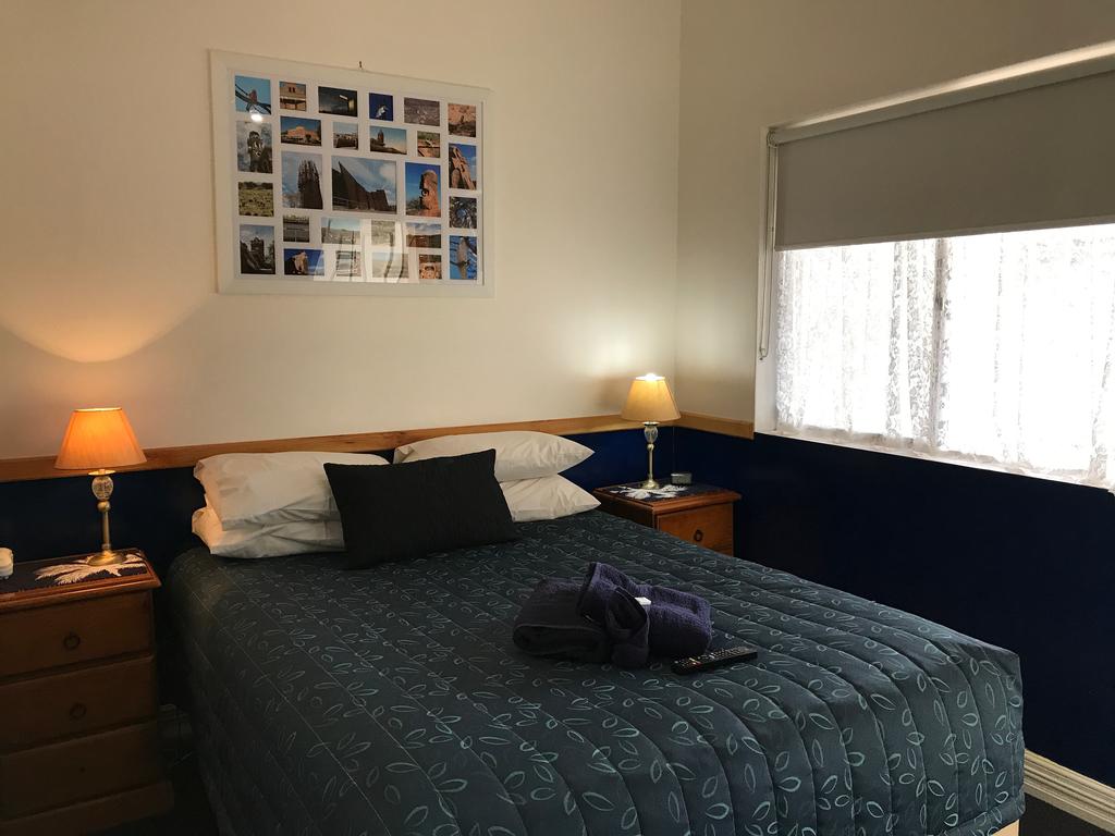 The Lodge Outback Motel