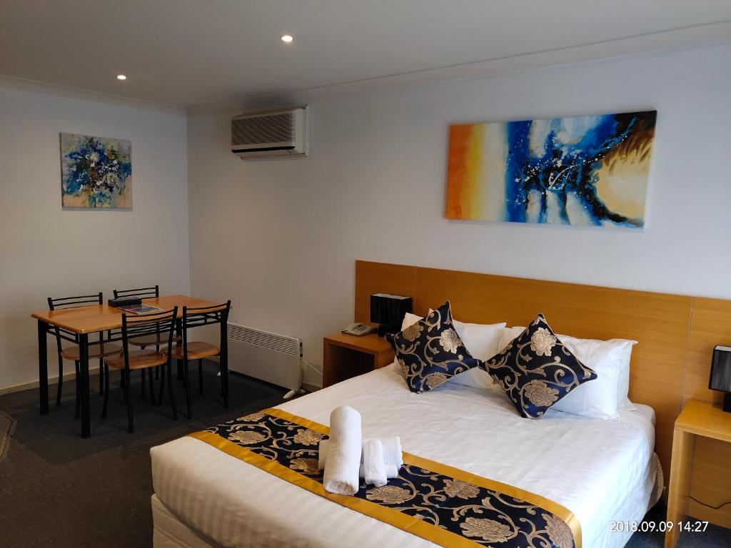 Coachman Motel and Units