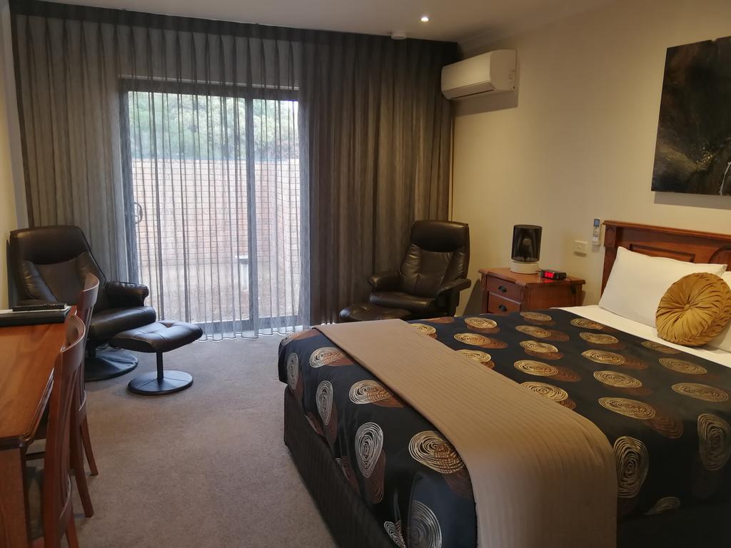 Addison Motor Inn