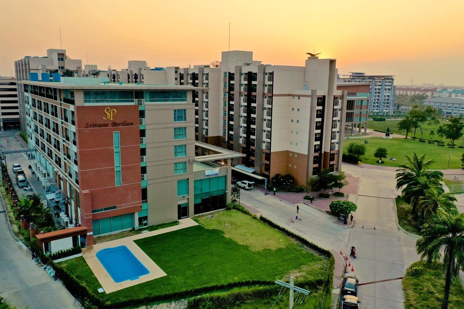 Srivaree Pavilion Hotel And Training Center