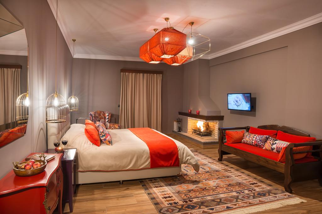 Ef Zin Studios & Suites Hotel