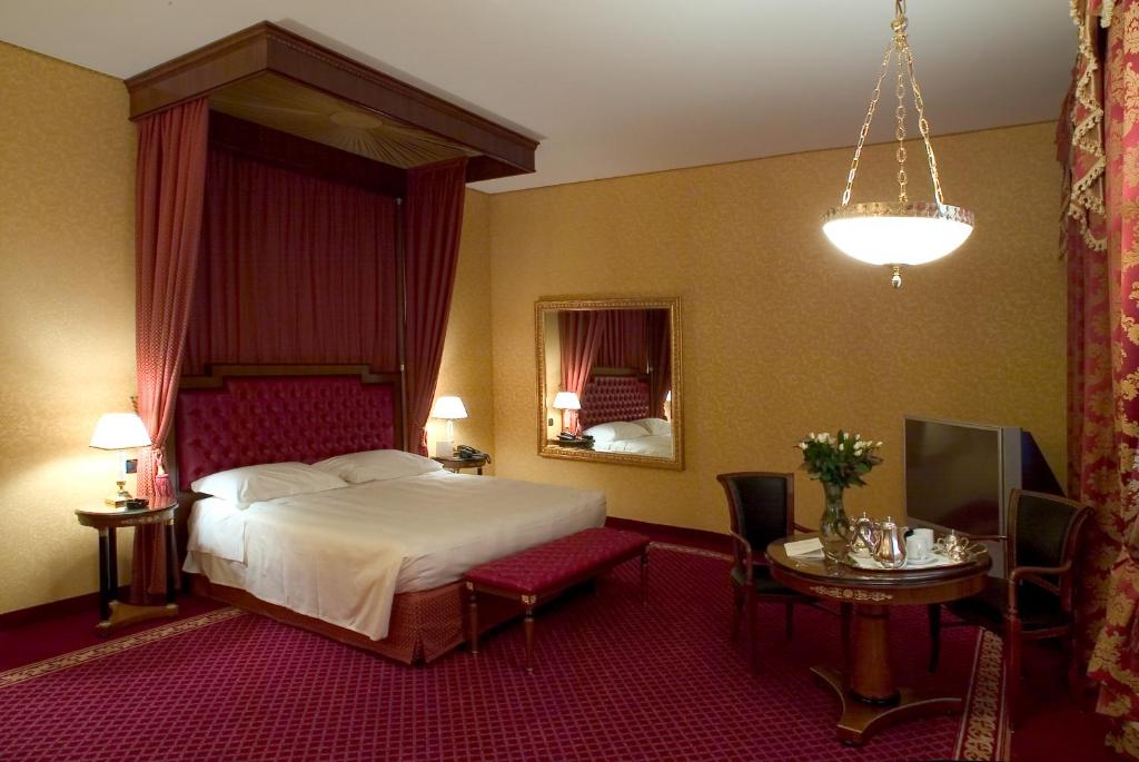 Maxim Hotel