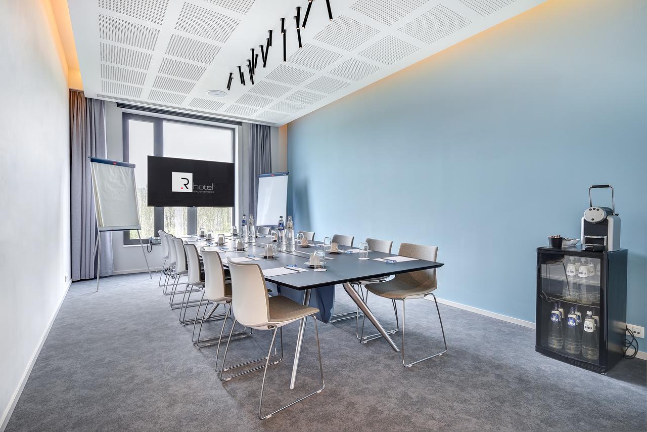 R hotel experiences